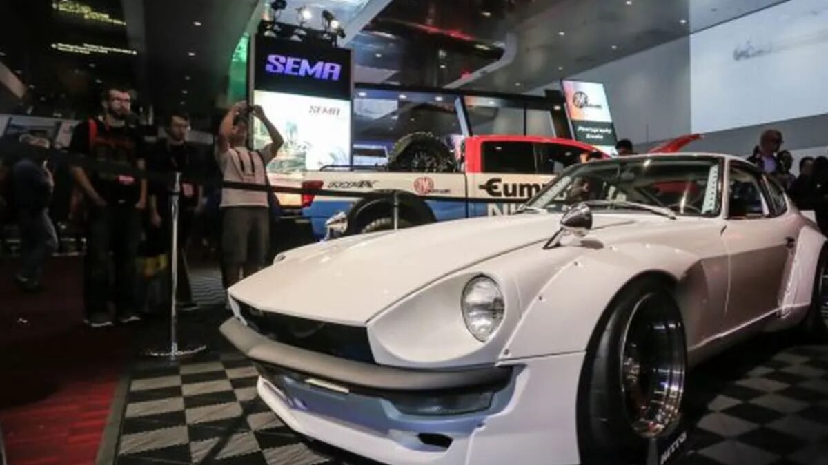 MODIFIKASI MOBIL Datsun 240Z Modifikasi Han “Fast and Furious”